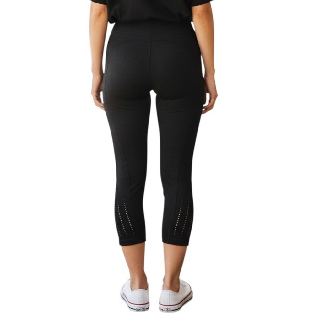 Fabletics Capri Leggings Women’s Sz M Black Mid Rise Ribbed Cropped Mesh